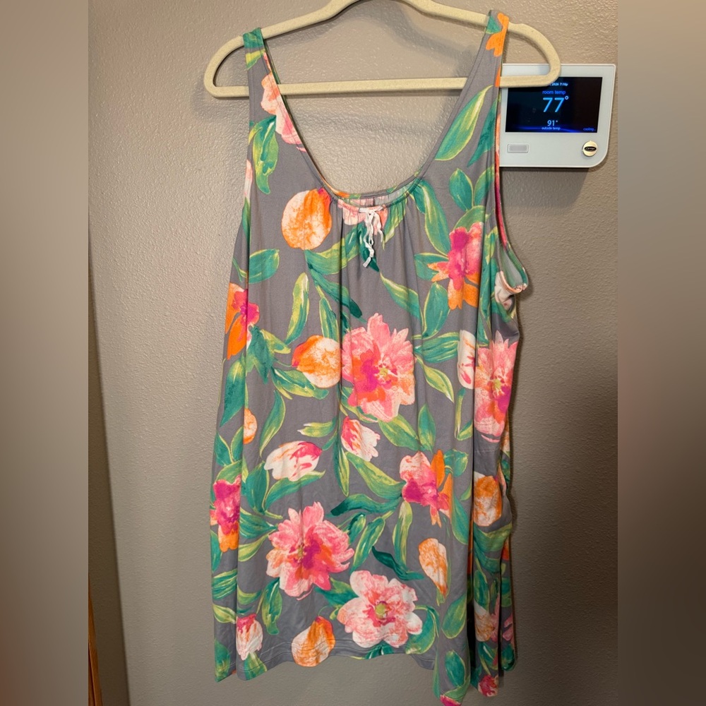 ☀️☀️☀️Simply Vera Vera Wang Pastel Floral Shortie Nightgown.